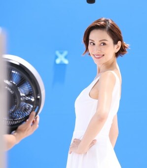 米倉涼子が魅せた「美しい背中&美脚ショット」にファン騒然 「ほんとキレイ」「最高です」の声(現代ビジネス)