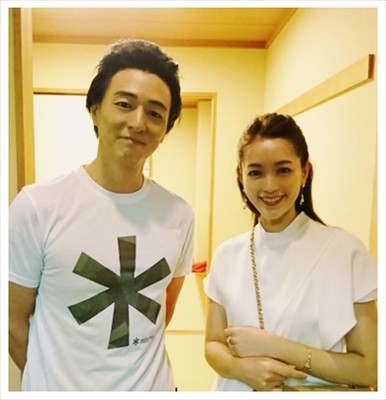 「本当に美男美女」　細川直美＆葛山信吾、“おそろいヘア”の幸せいっぱい夫婦ショットに反響（ねとらぼ）