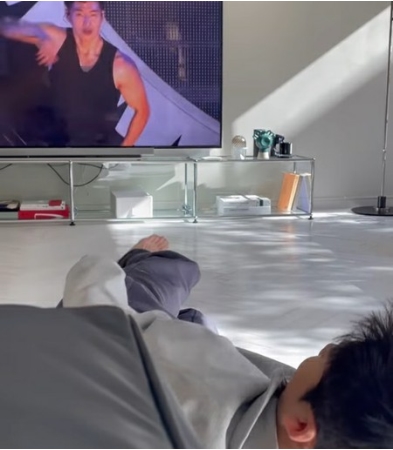 “新婚”俳優ユン・ゲサン、新居公開…子どもが遊べる運動場並みの広さ(WoW!Korea)