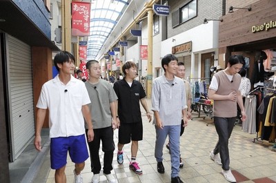かまいたち濱家が突然たい焼きを丸飲み、商店街ロケで謎の行動（お笑いナタリー）