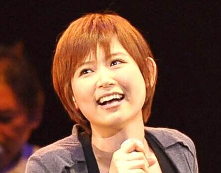 絢香「本気のいちご狩り」バケツ２杯抱えた笑顔ショットに「可愛すぎる」「６キロはすごい」の声(スポーツ報知)