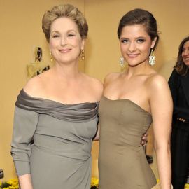 AKIRAの妻リン・チーリンが47歳で第1子出産! 「高齢出産」を経験したセレブママ4人(Harper’s BAZAAR(ハーパーズ バザー))