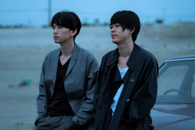大倉忠義と成田凌の恋敵となるキャスト発表！『窮鼠はチーズの夢を見る』場面写真も到着（Movie Walker）