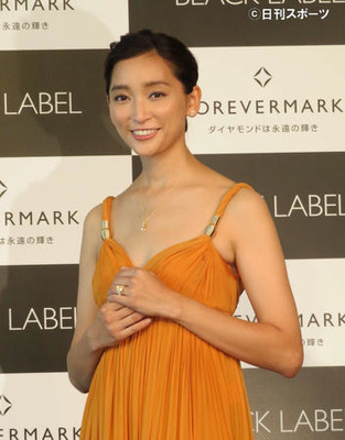 杏「ストーリーを引き継いで」母の顔ものぞかせる（日刊スポーツ）