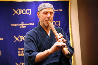 「海山　たけのおと」でアメリカ人尺八奏者が奏でる“尺八革命”に感嘆！（映画.com）