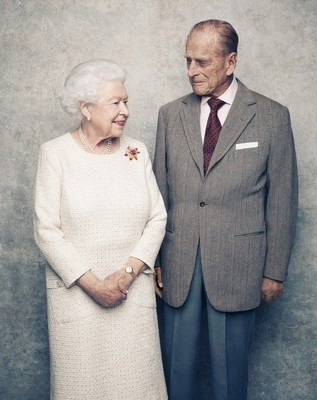 エリザベス女王と結婚70周年を迎えたフィリップ王配、過去の不倫が暴露される（ELLEgirl）