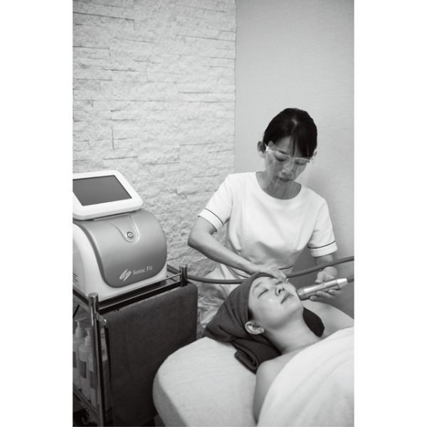 50代たるみに効くと話題沸騰！ まわりの人が気づく「リフトアップ力」(Web eclat)