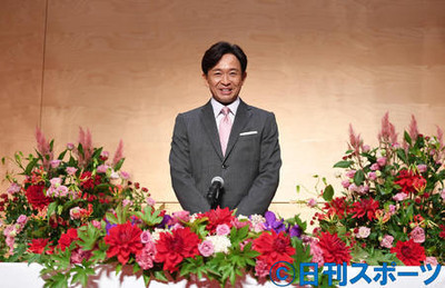 結婚城島「事務所よろしく」報道陣に感謝の饅頭配る（日刊スポーツ）