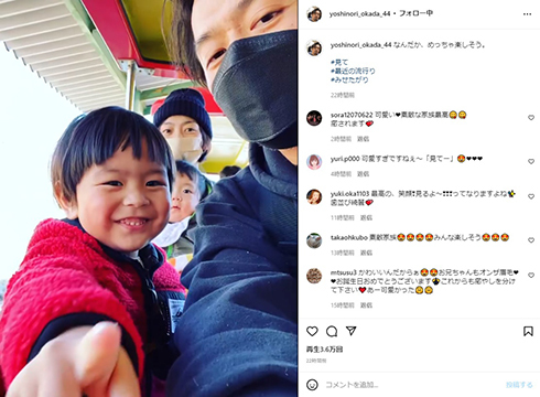 岡田義徳、家族4人の初お出かけ動画で息子と笑顔　背後で見守る妻・田畑智子に「優しそうなお顔素敵」と反響も(ねとらぼ)