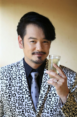 結婚式はモエで乾杯 純烈・小田井涼平さんとLiLiCo両親との初対面は…（日刊ゲンダイDIGITAL）