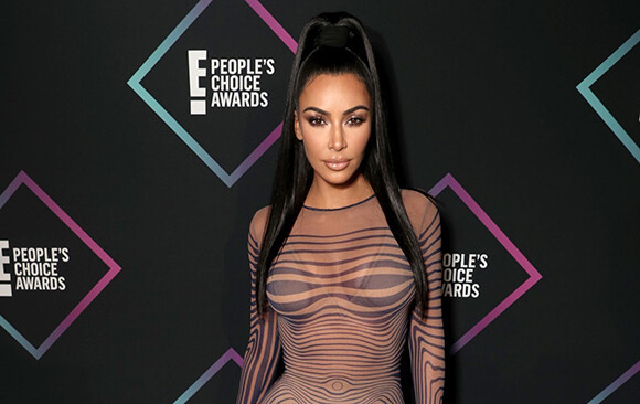 ほぼコピペ！？ キム・カーダシアンとジュリア・フォックスのそっくりすぎるルックとは？(フィガロジャポン)