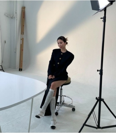 「オットギ3世」ハム・ヨンジ、 果敢なポーズで脚線美を披露…グラビア撮影現場を公開(WoW!Korea)