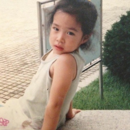 女優イ・ミンジョン、イラついて頬っぺたを膨らませる幼少時代の写真を公開…すでに芸能人オーラの表情？(WoW!Korea)