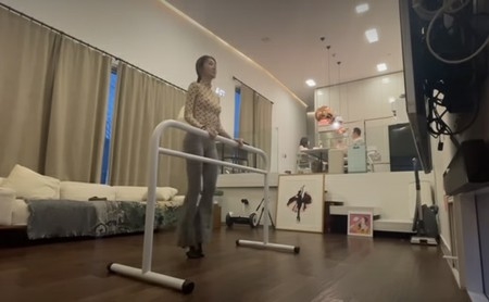 俳優オム・テウン、妻のバレエ練習に目も向けず…我が道を行く家族の日常公開(WoW!Korea)