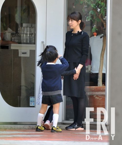 小林麻耶が意味深行動「スピリチュアル夫との写真」を大量削除(FRIDAY)