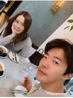 クォン・サンウの妻ソン・テヨン、夫婦デートの写真を公開…11年目でもラブラブ（WoW!Korea）