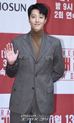 イ・ドンゴン「チョ・ユニとそろって熱心に仕事、恥ずかしくない夫婦になる」（朝鮮日報日本語版）
