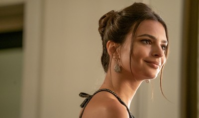 インスタでも潔い脱ぎっぷりで2400万フォロワー超！美女モデルが詐欺師役で7変化＜写真12点＞（Movie Walker）