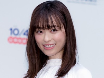 『チート』福原遥の“キャバ嬢”姿　美脚が映えるミニスカ姿に視聴者興奮！（クランクイン！）