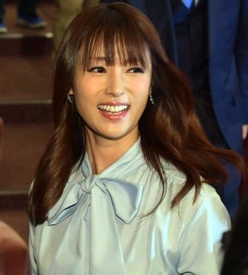 飲みたいワケがある！？　深田恭子、石原さとみ“酩酊”現場を撮られ…（夕刊フジ）