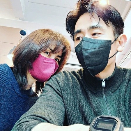 女優シン・エラ、歳を重ねるうちに記念日などに無関心に「夫に申し訳ない」(WoW!Korea)