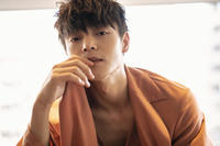 窪田正孝、11月のデジタルカレンダーは首元露わな“艶っぽカット”（cinemacafe.net）