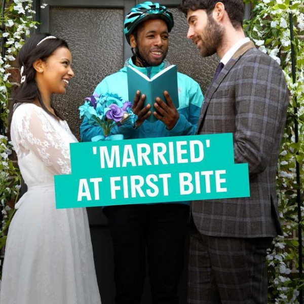 指輪もデリバリー！玄関先で結婚式ができる新サービスが話題(コスモポリタン)