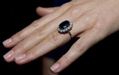キャサリン妃が受け取った婚約指輪に秘められた物語（ELLEgirl）