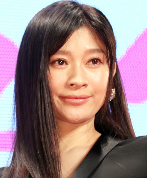 篠原涼子は地元桐生で爆買い！バラエティー番組が「群馬県ネタ」で盛り上がっている(日刊ゲンダイDIGITAL)