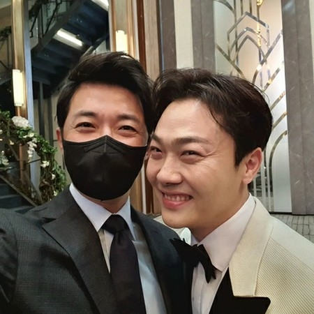 俳優アン・ジェウク、「NRG」イ・ソンジン結婚式に出席 「幸せいっぱいに」(WoW!Korea)