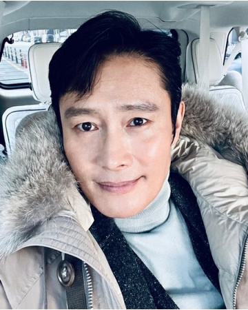 俳優イ・ビョンホン、新型コロナ感染発表から2週間後の近況報告 「もう大丈夫です」(WoW!Korea)