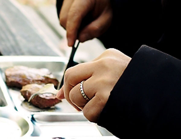 早貴被告の呆れた無神経さ…焼き肉店で1人だけ締めのご飯とデザートを【紀州のドン・ファンと元妻 最期の5カ月の真実】(日刊ゲンダイDIGITAL)