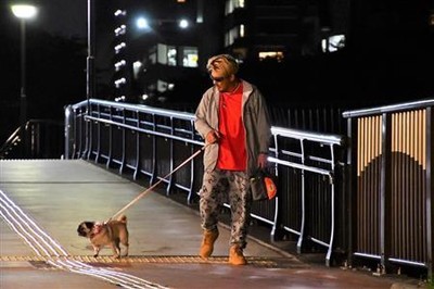 湘南乃風のＲＥＤ　ＲＩＣＥがパグ犬を散歩！？　阿部主演ドラマ（サンケイスポーツ）