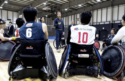 ラグビーW杯観戦で来日したヘンリー王子、女子学生に「かっこいい」と言われたときの反応は？（ELLE ONLINE）