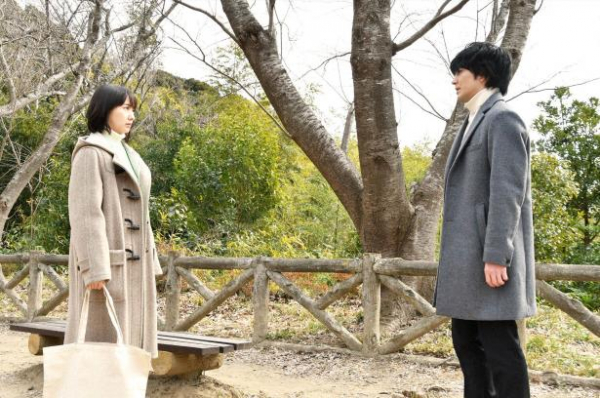 波瑠“望緒”を刺そうとナイフを手にする林遣都“雨宮”「…さよなら、今井さん」＜愛しい嘘～優しい闇～＞(WEBザテレビジョン)