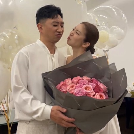 “結婚発表”ソン・ダムビ、未来の夫イ・ギュヒョクと隠すことなく愛情表現…幸せいっぱいの姿(WoW!Korea)