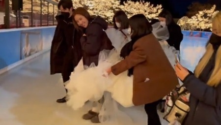 “結婚発表” ソン・ダムビ、ウェディンググラビア撮影のビハインドカット公開「寒くても幸せ」(WoW!Korea)