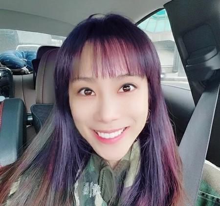 チョ・ミナ（元JEWELRY）、パープルヘアに変身し近況報告 「産後の抜け毛、回復中」(WoW!Korea)