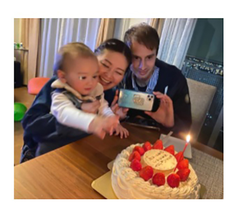元チャイドル・吉野紗香、息子・ナユタセナの1歳バースデー祝福　初お誕生日会は親族総出で「素晴らしいものと成りました」(ねとらぼ)