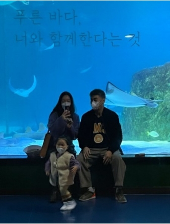 女優ソ・ヒョリム、休日は水族館へ…仲良し家族ショットを公開(WoW!Korea)