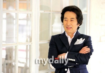 俳優ペク・ユンシク、30歳差の元恋人を「誣告罪」で告訴予定(WoW!Korea)