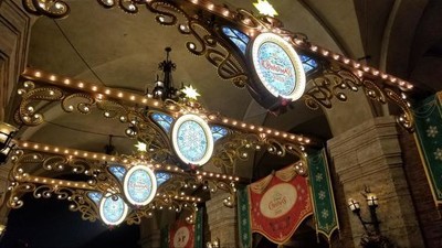 ディズニーシーのクリスマスデコレーション、ツリー＆リースの見どころをエリア別に紹介します（ねとらぼ）