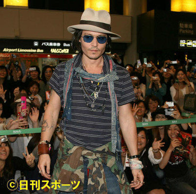 Ｊ・デップ泥沼裁判中、酒を浴びるように飲む生活（日刊スポーツ）