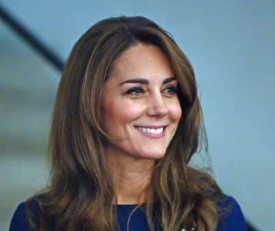 ビジネススタイルのキャサリン妃、英国発の秋色パンツで魅了！（Movie Walker）