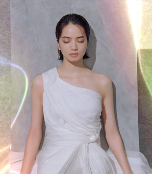 小松菜奈さん「圧巻の白ドレス姿」に、「雰囲気が違う」「美しすぎ…」とファンが騒然としたワケ(現代ビジネス)