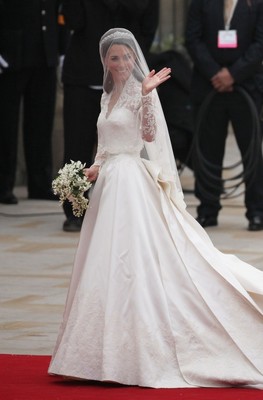 キャサリン妃の美しすぎる「アレキサンダー・マックイーン」のロイヤルファッション（ELLEgirl）