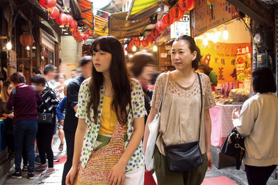 モトーラ世理奈が台湾グルメに舌鼓「恋恋豆花」予告、公開日も決定（映画ナタリー）