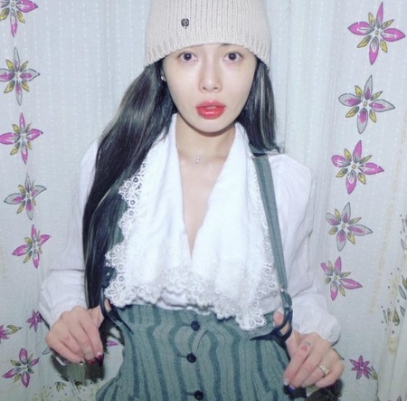 歌手ヒョナ、首に埋められた宝石…見るだけで痛いピアス(WoW!Korea)