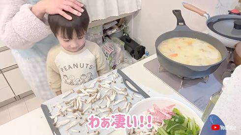 辻希美、3歳息子・幸空が夕食作りをお手伝い　頭をなでてほめるママの姿に「本当に尊敬するわ」(ねとらぼ)
