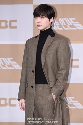 「迷惑になるのではと…」　アン・ジェヒョン、離婚訴訟後初めて公の場に（朝鮮日報日本語版）